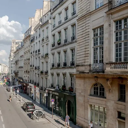Beautiful Studio Next To From Notre Dame Cathedral Apartment Paris