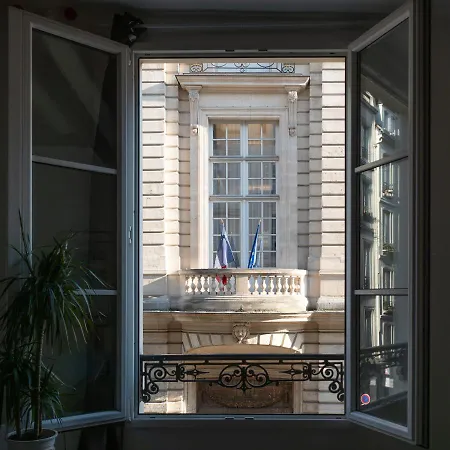 Beautiful Studio Next To From Notre Dame Cathedral Parigi