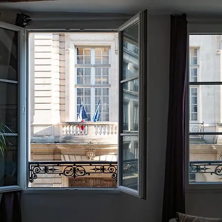 Beautiful Studio Next To From Notre Dame Cathedral Appartamento